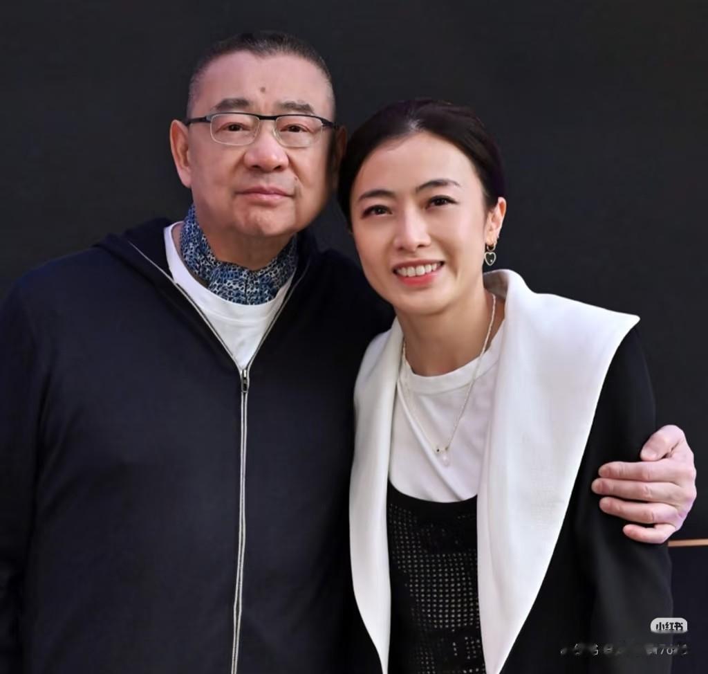 阔太甘比扎双马尾俏皮出镜，不用陪刘銮雄格外放松！少女像18岁