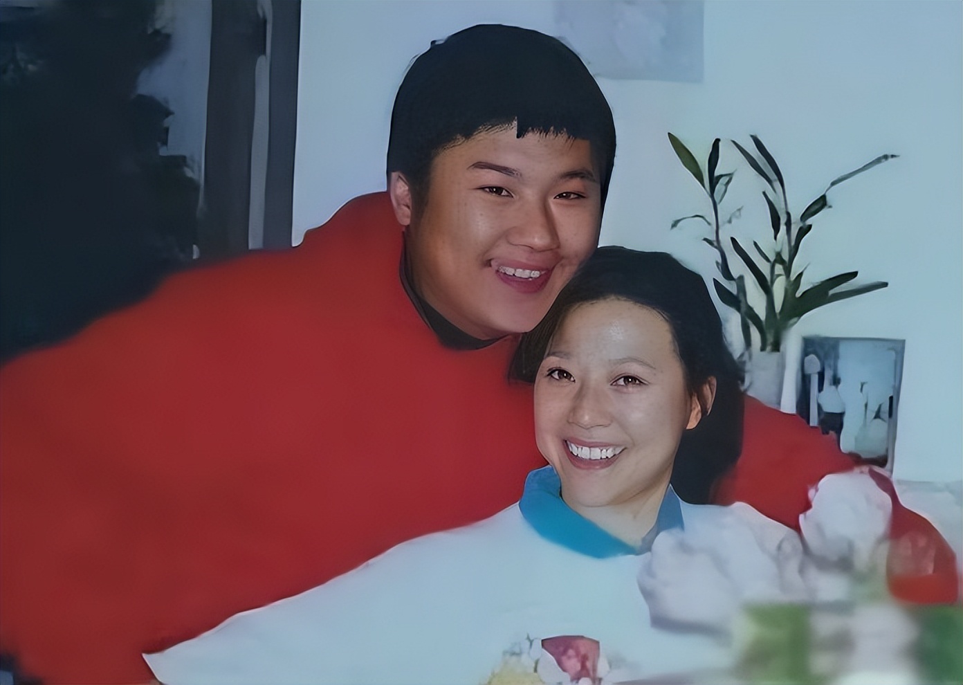 演员王骁：40岁走红，娶平凡妻子生一女，是母亲王馥荔的骄傲