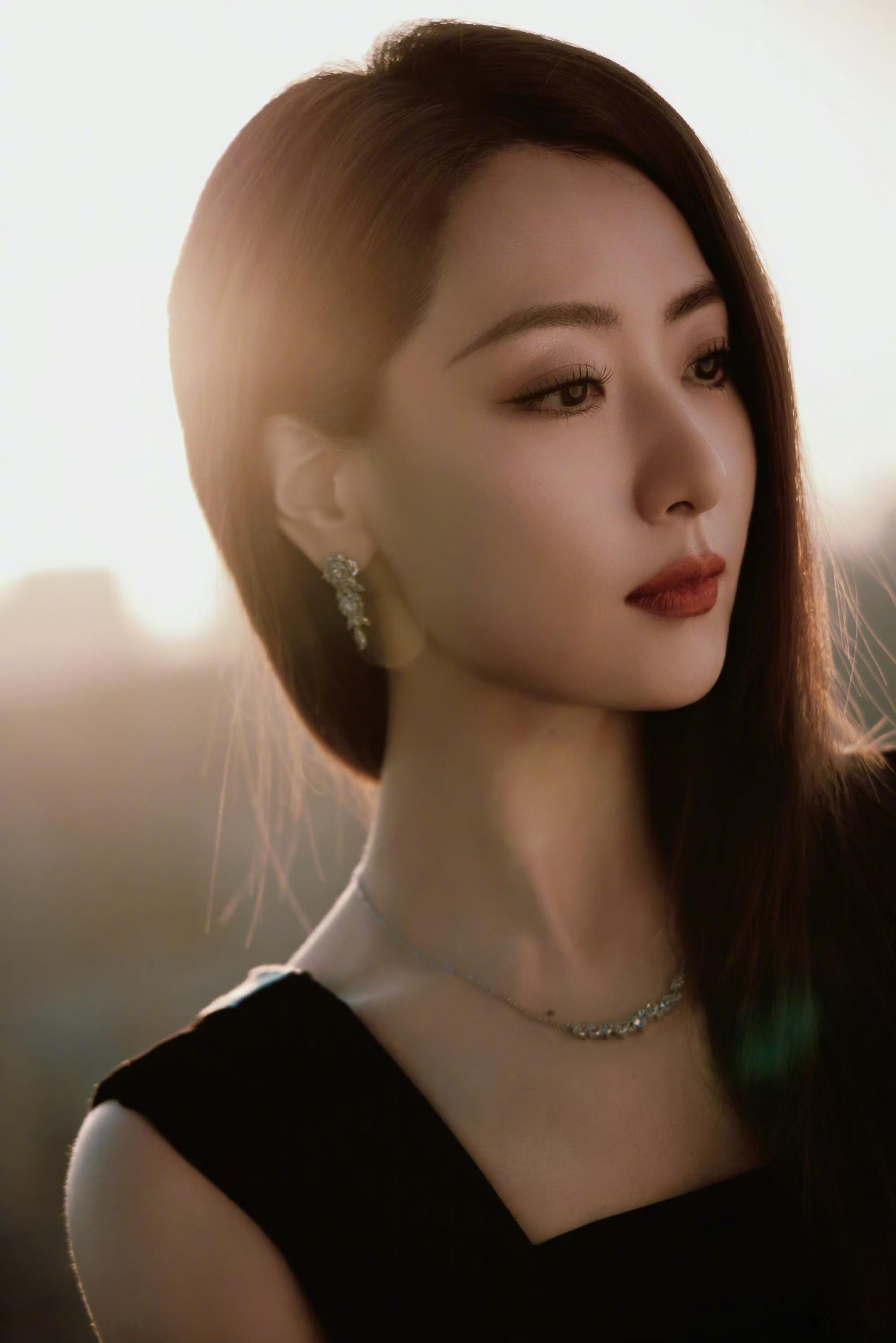 白冰的气质太有味道了，冷艳时气场全开，温柔时岁月静好