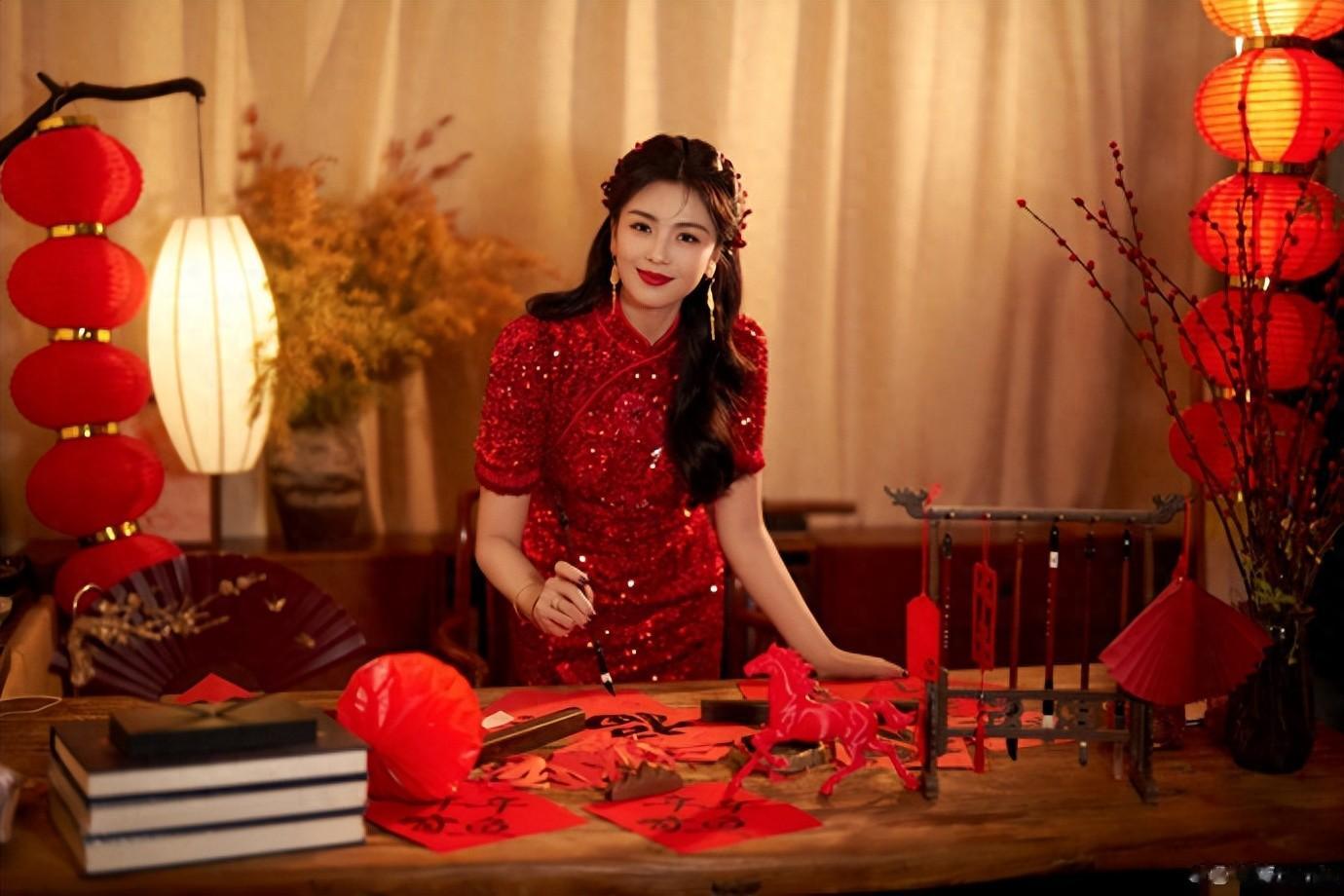 刘涛高开叉旗袍惊艳全网，把东方韵味焊在身上