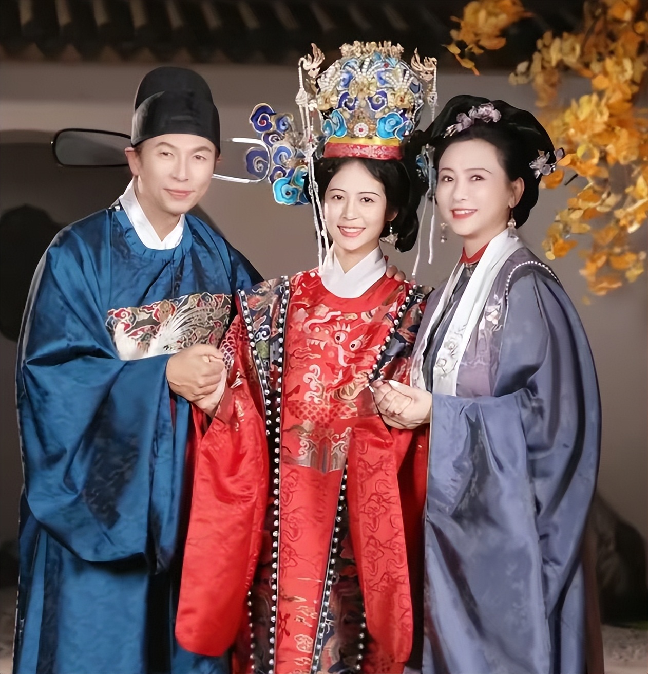 翁虹女儿满18岁，小水晶从小美到大，颜值身材超绝媲美妈妈