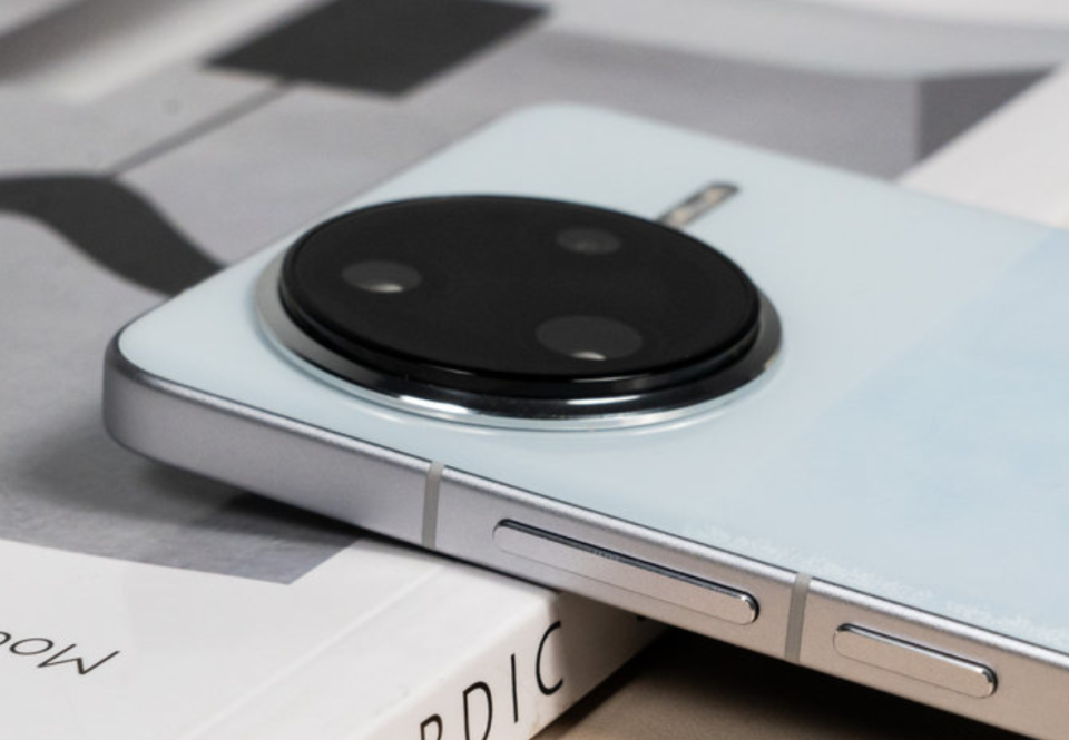 小米亮出底牌，16GB+512GB突降2949元，驍龍8至尊版旗艦再創新低