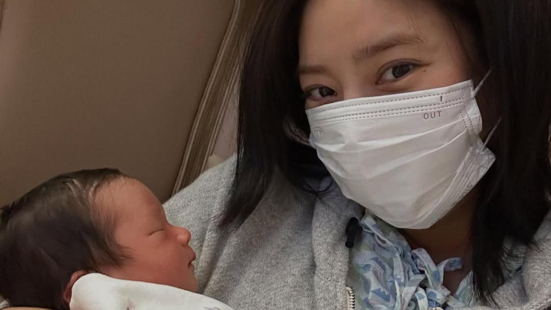 韩国知名女星产后16天开启\晒娃\模式，女儿五官精致引热议