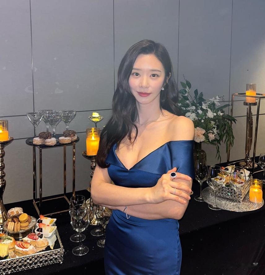 韩国女星公开承认“虚报身高”,一句话戳破娱乐圈真相!