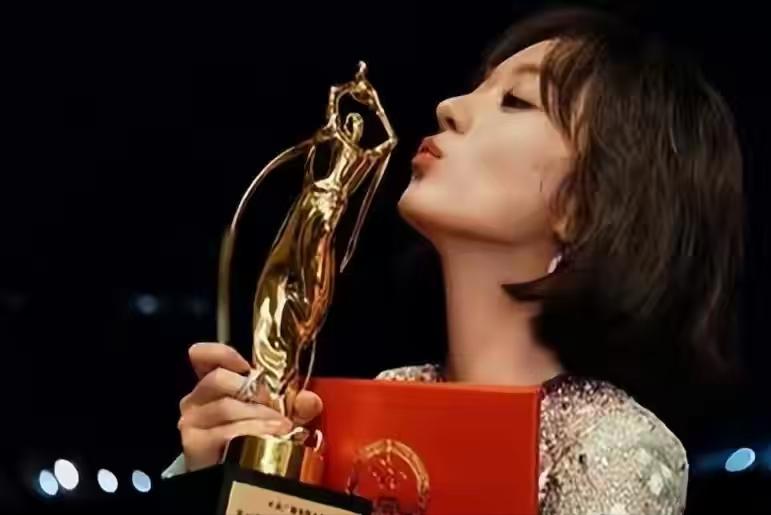 赵丽颖新剧《小城大事》刚播就差评一片，观众的差评理由出奇一致