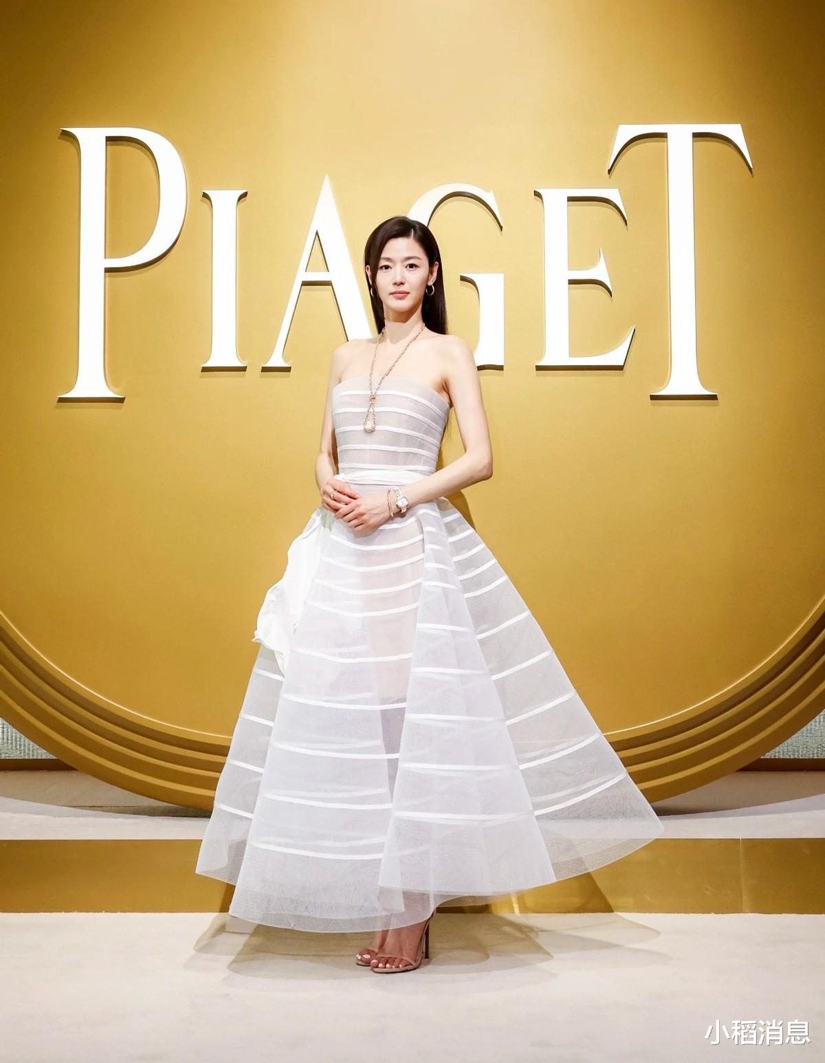 全智贤罕见穿黑色礼服出席活动!让人眼前一亮,这回真的美翻了