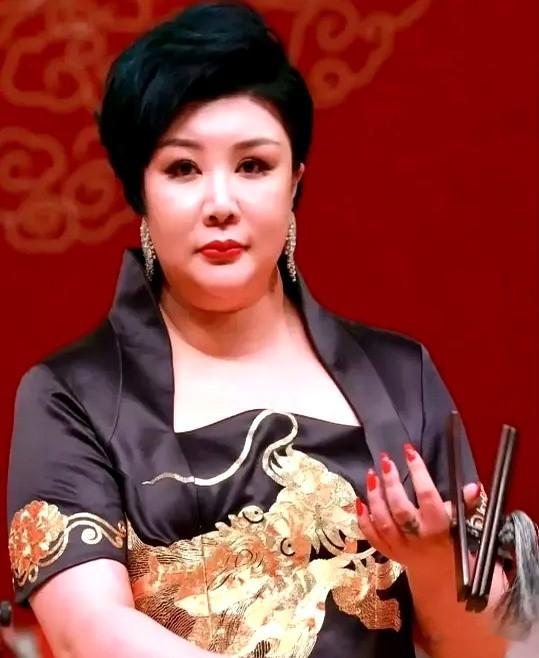 事出反常必有妖！王惠在德云社职务突变，难怪郭麒麟三拒接班人