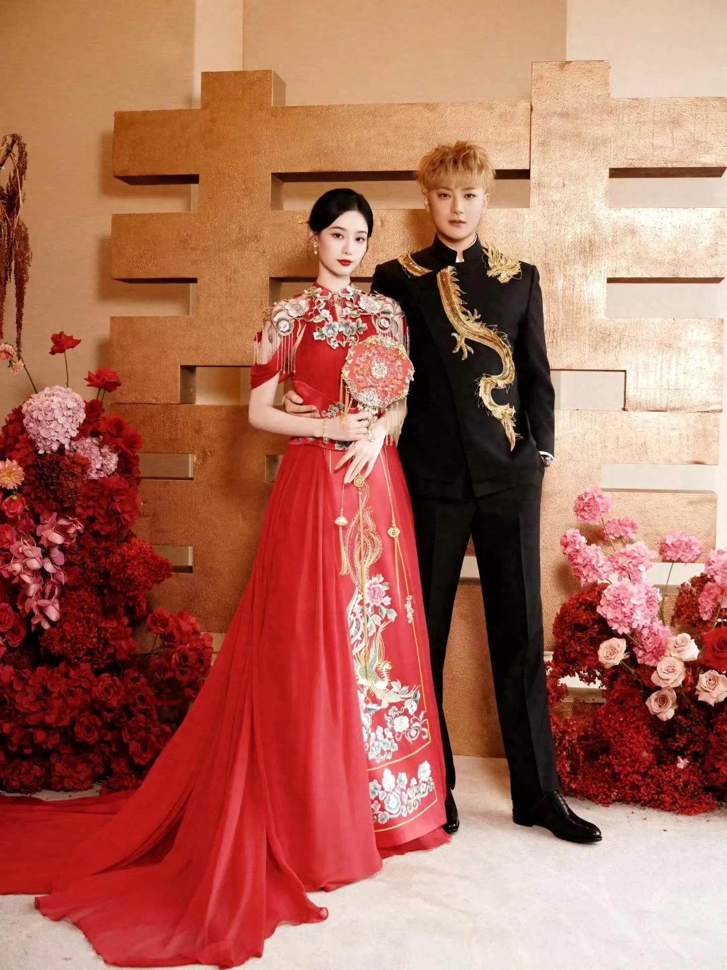 黄子韬妈妈现身婚礼，短发出镜像姐姐，气质出众却一口大碴子味