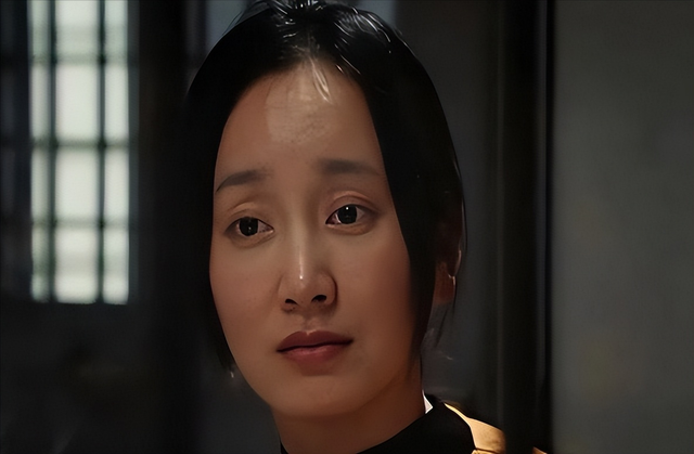 出道18年无人知晓,37岁凭借《以法之名》出圈,谭松韵说的没错