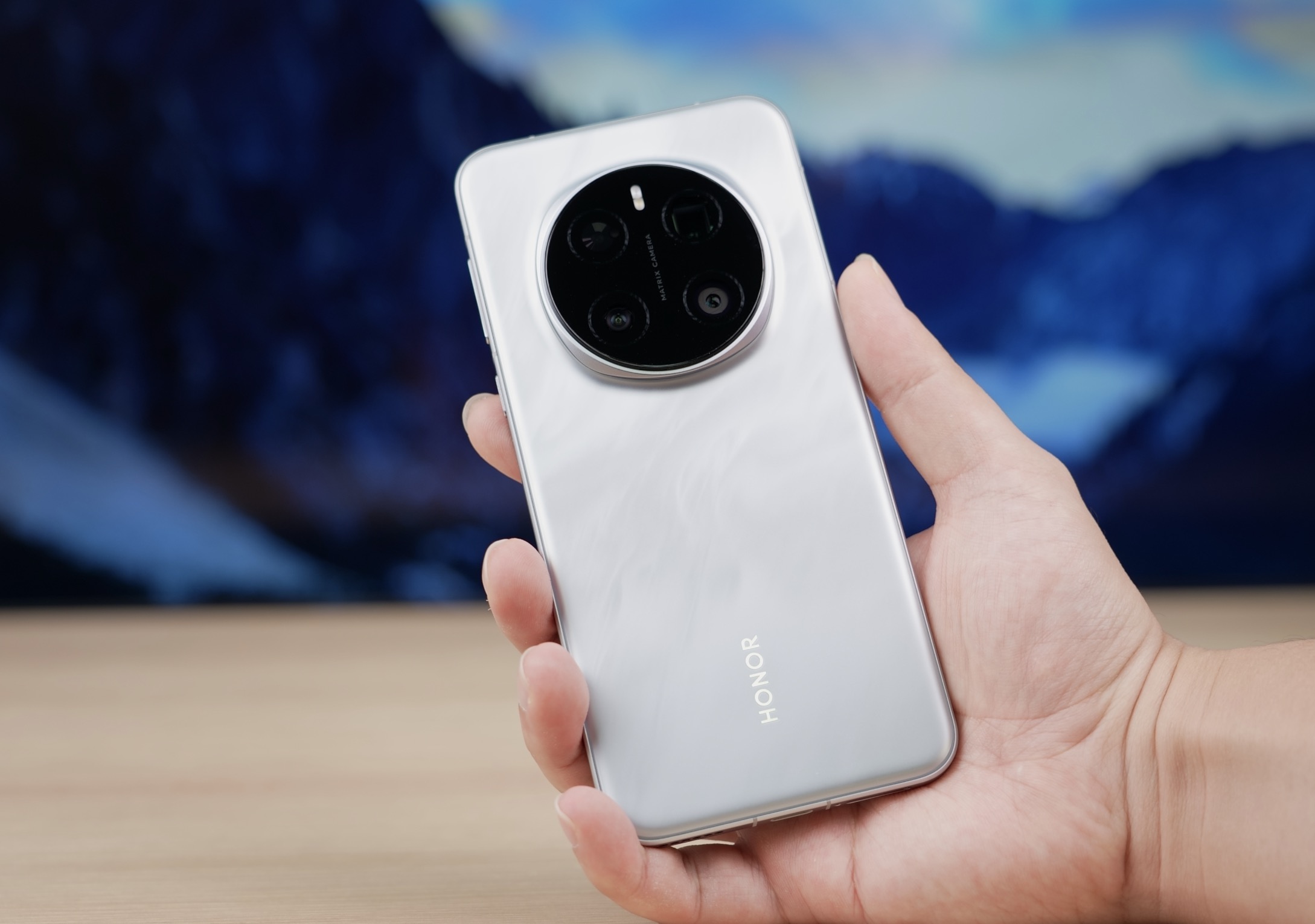 荣耀怎么了?magic7系列一跌再跌,骁龙8至尊版旗舰低至3228元起