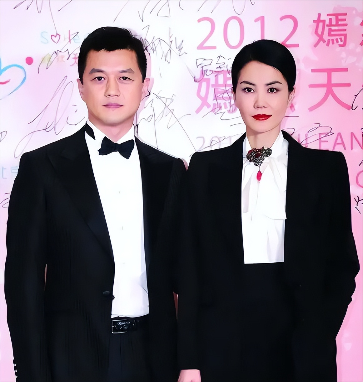 回应再婚才一天，李亚鹏再迎噩耗，事关女儿李嫣，王菲果真没说错