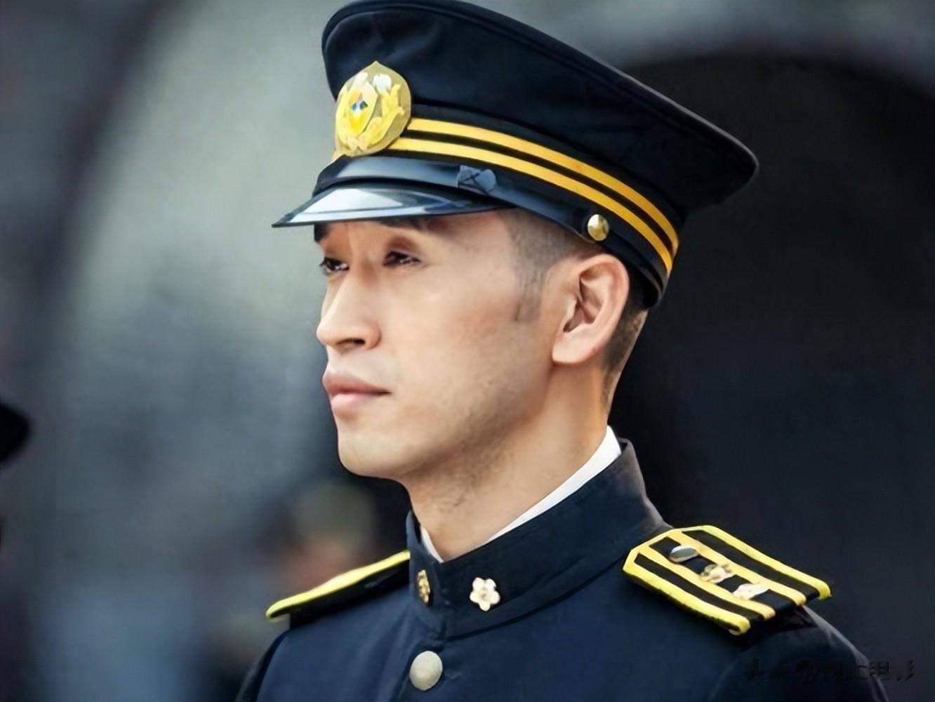 他出生于演艺世家，出道22年不红，如今凭借《大生意人》咸鱼翻身