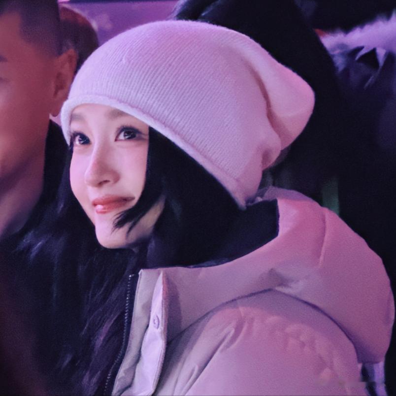 离新年还剩5天，关晓彤整了波大的，鹿晗刷到估计都得愣一下