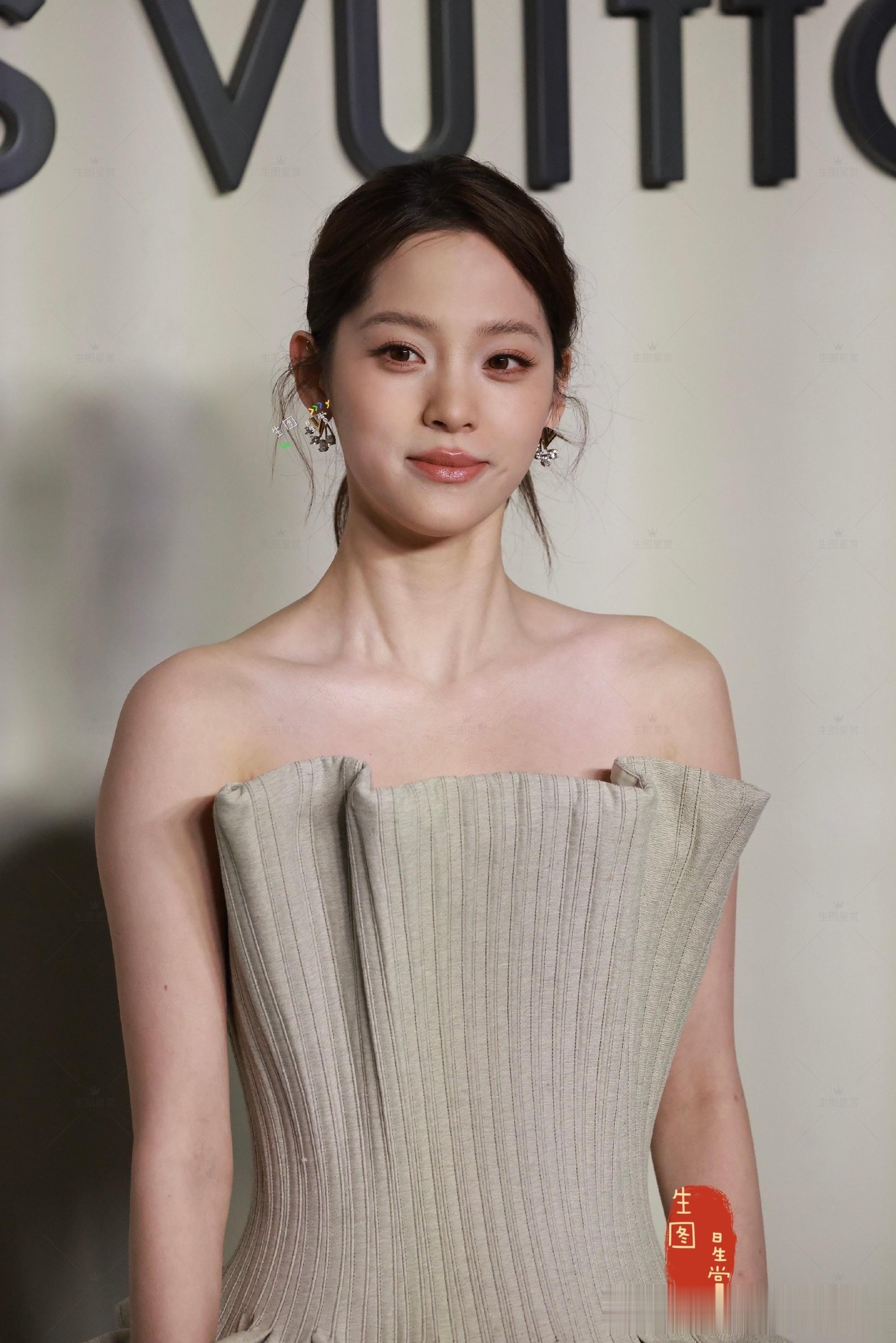 欧阳娜娜LV活动红毯时尚表现力超绝的娜娜