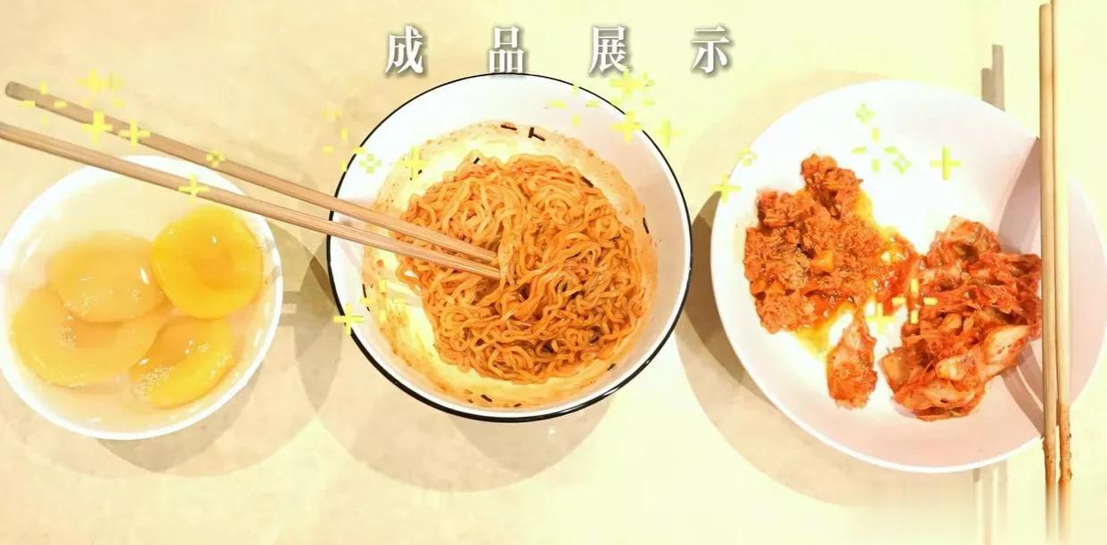 张翰独居北京大平层，女友首次公开靓丽，两人共食一碗面