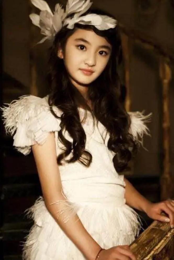 女星张千巽：8岁爱上老师，12岁官宣恋情，这对师生恋现状如何？