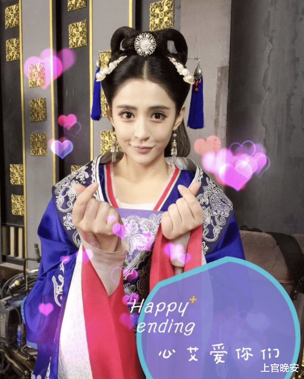 被丑手指拖累的6位明星，长了一张好看的脸，但伸出手能把人笑死