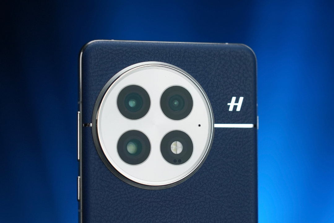 OPPO加速退场,骁龙8至尊版手机突降1400元,2K屏+120倍变焦