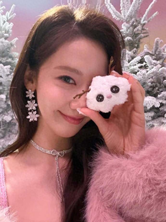 林允儿粉嫩美图赏析