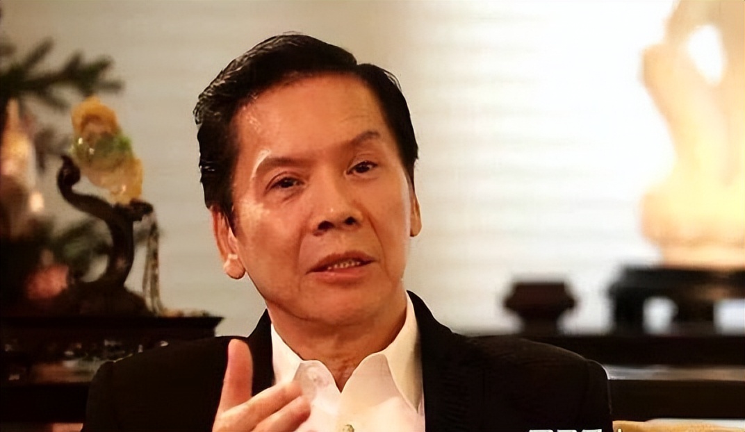 向华炎追悼会！向华强夫妇现身，4000多江湖兄弟，陈慧敏拄拐送行