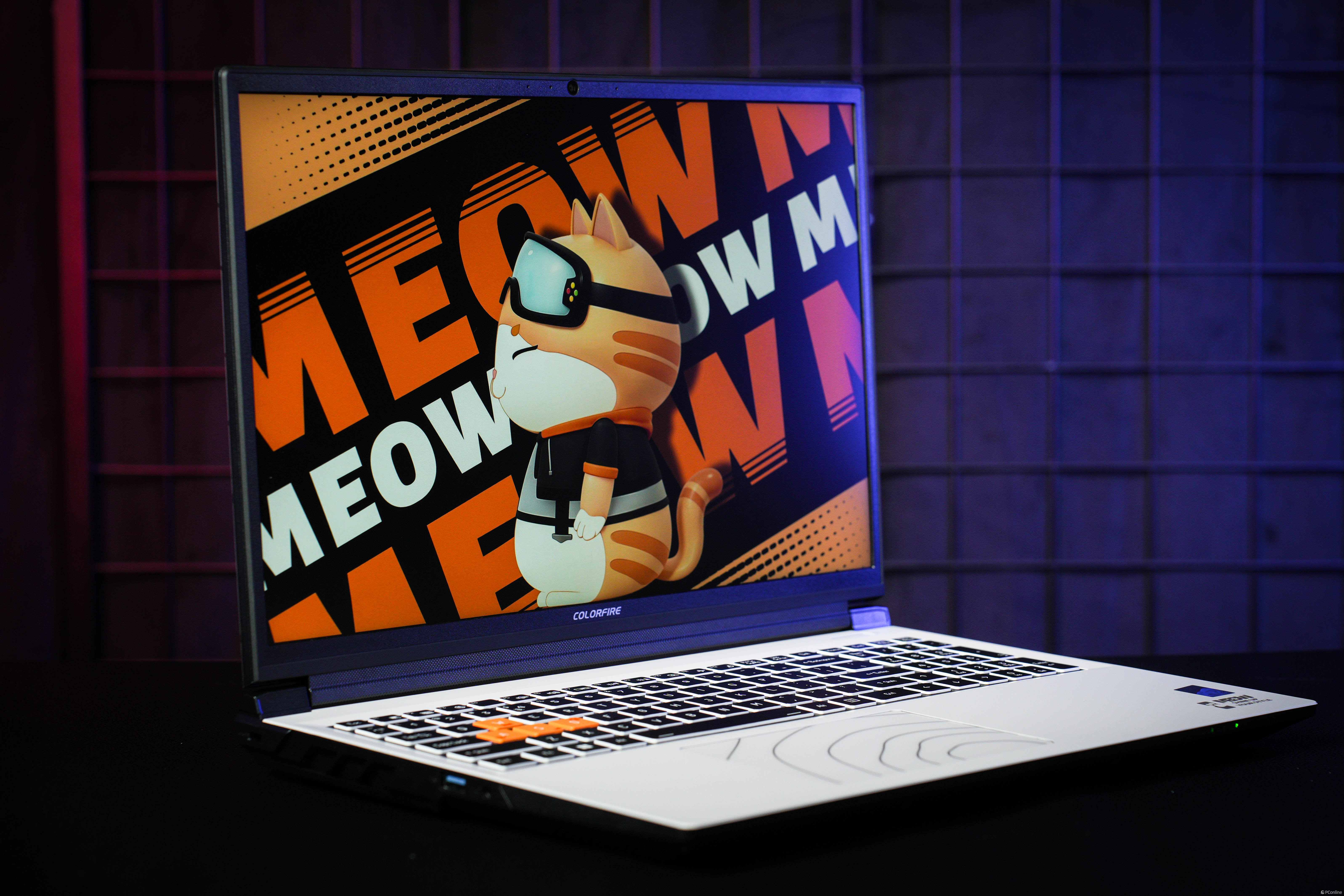 白機身+RTX 5060+12核，七彩虹橘寶MEOW R16 Pro圖賞