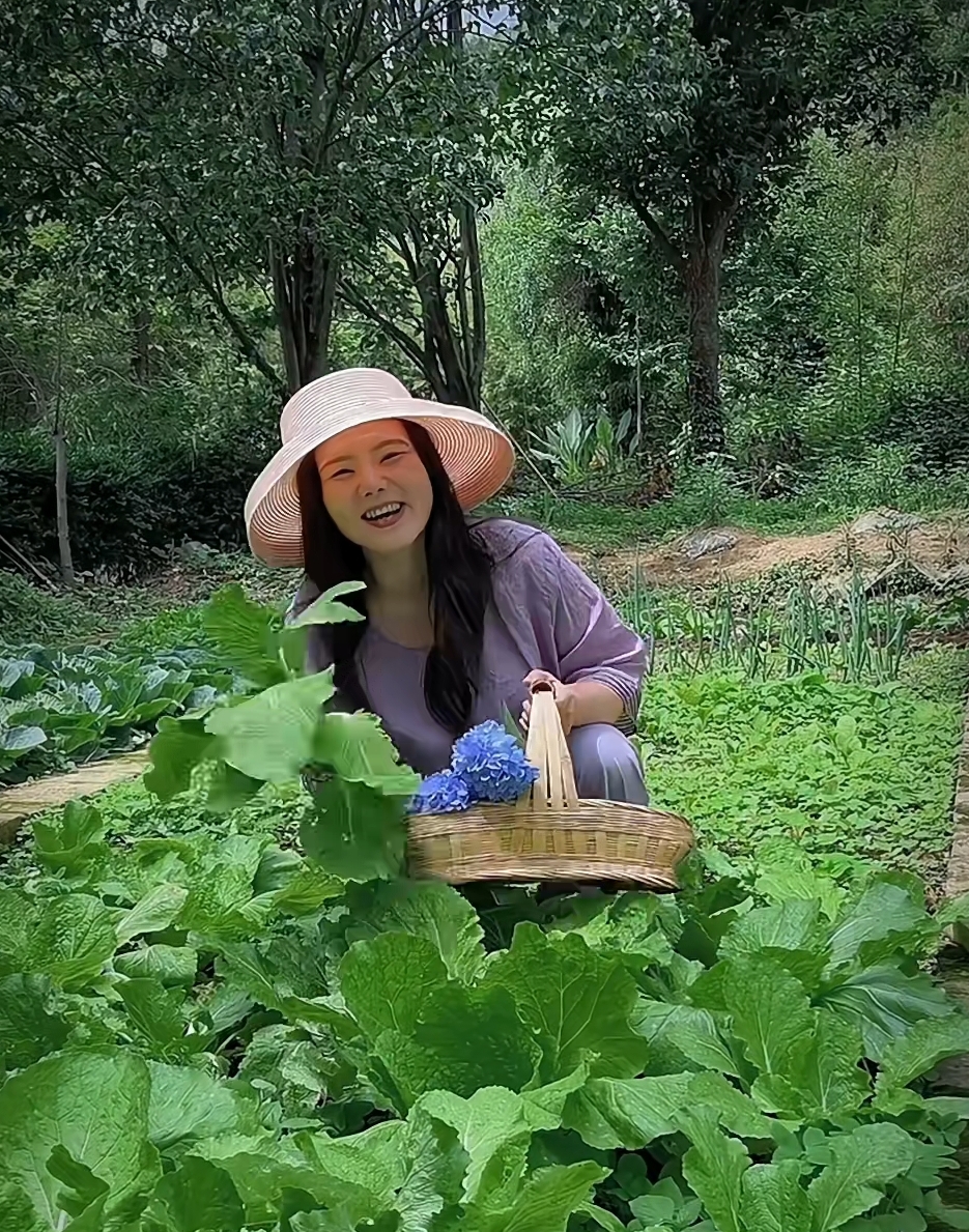 龚琳娜父母飞云南常住，承包女儿家务，和老锣离婚一年还难释怀