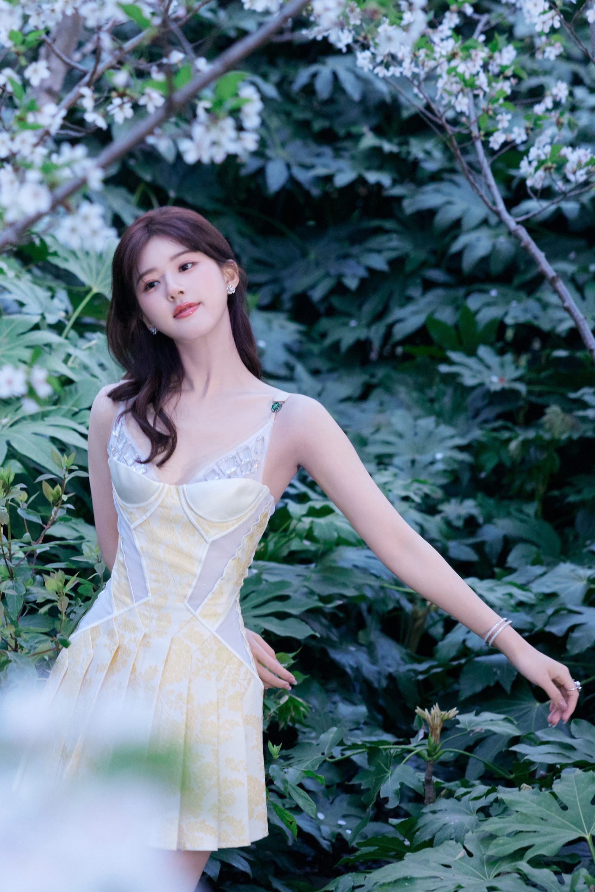 赵露思直播中称没心情合影,立马戴上帽子离开