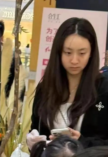 17岁森碟北京被偶遇，惊艳素颜亮相！变化太大让人震惊