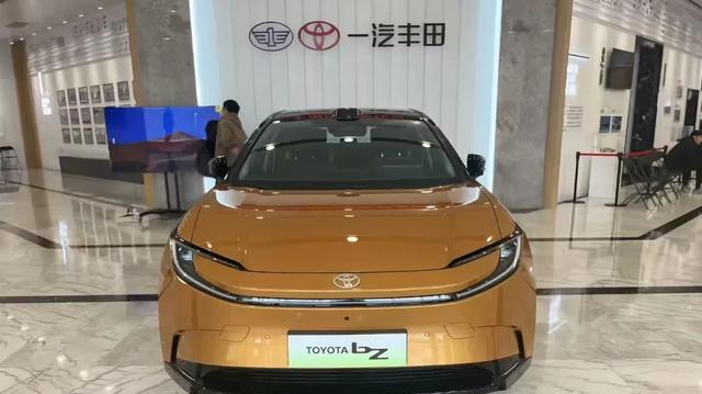 一汽丰田bZ5全路况+15.6巨幕，30项辅助破市场迷局
