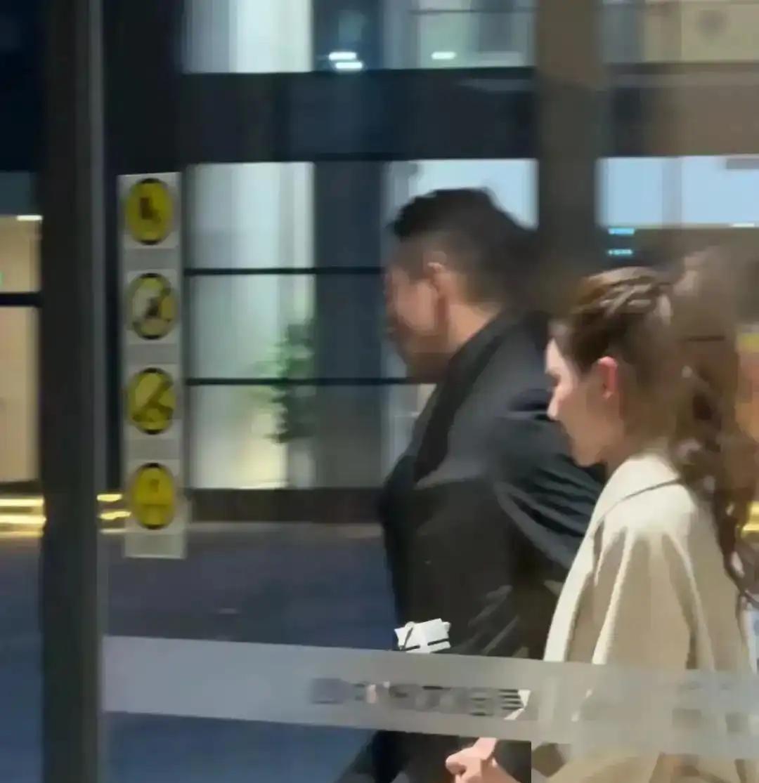 曝汪小菲明天赴台，只办两件事，S妈不还钱不放人，小S去美国疗伤