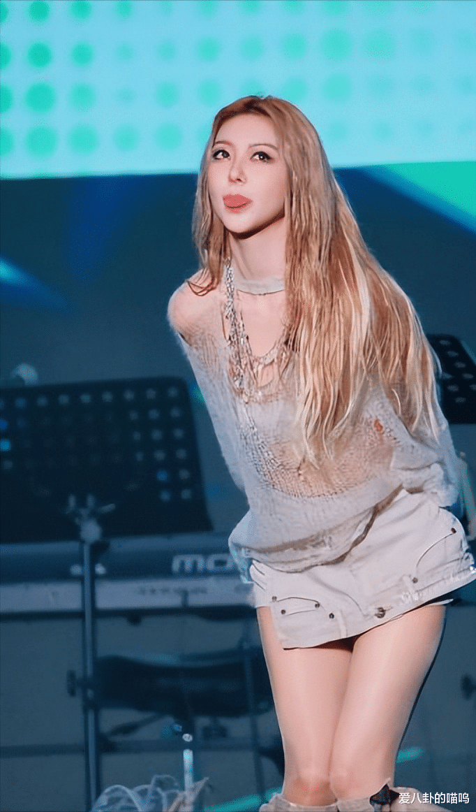 全网疯找的薛凯琪 “小兔子”！又纯又欲太出圈，这状态说44岁谁信