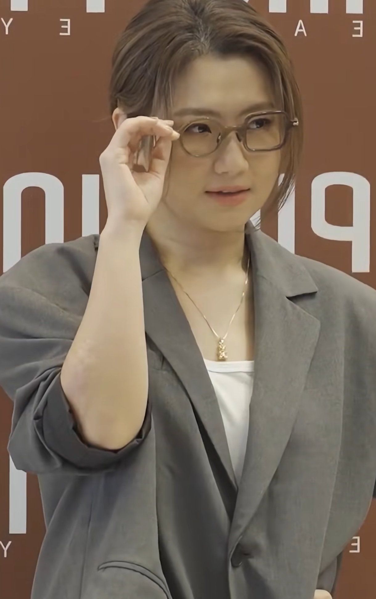 Selina出席线下活动,勇敢露出伤疤,因为有点胖还被喊话让她减肥