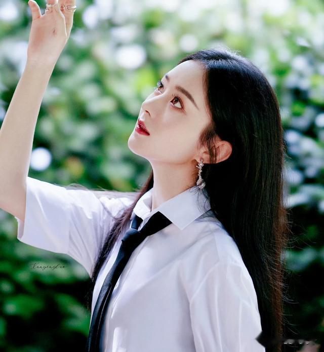 清纯女孩赵丽颖超美学生制服装,快四十了依旧这么青春无极限