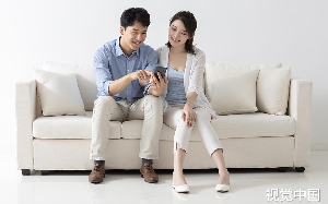 我流产那天，老公正在安慰离婚白月光，彻夜未归怒怼：她只有我