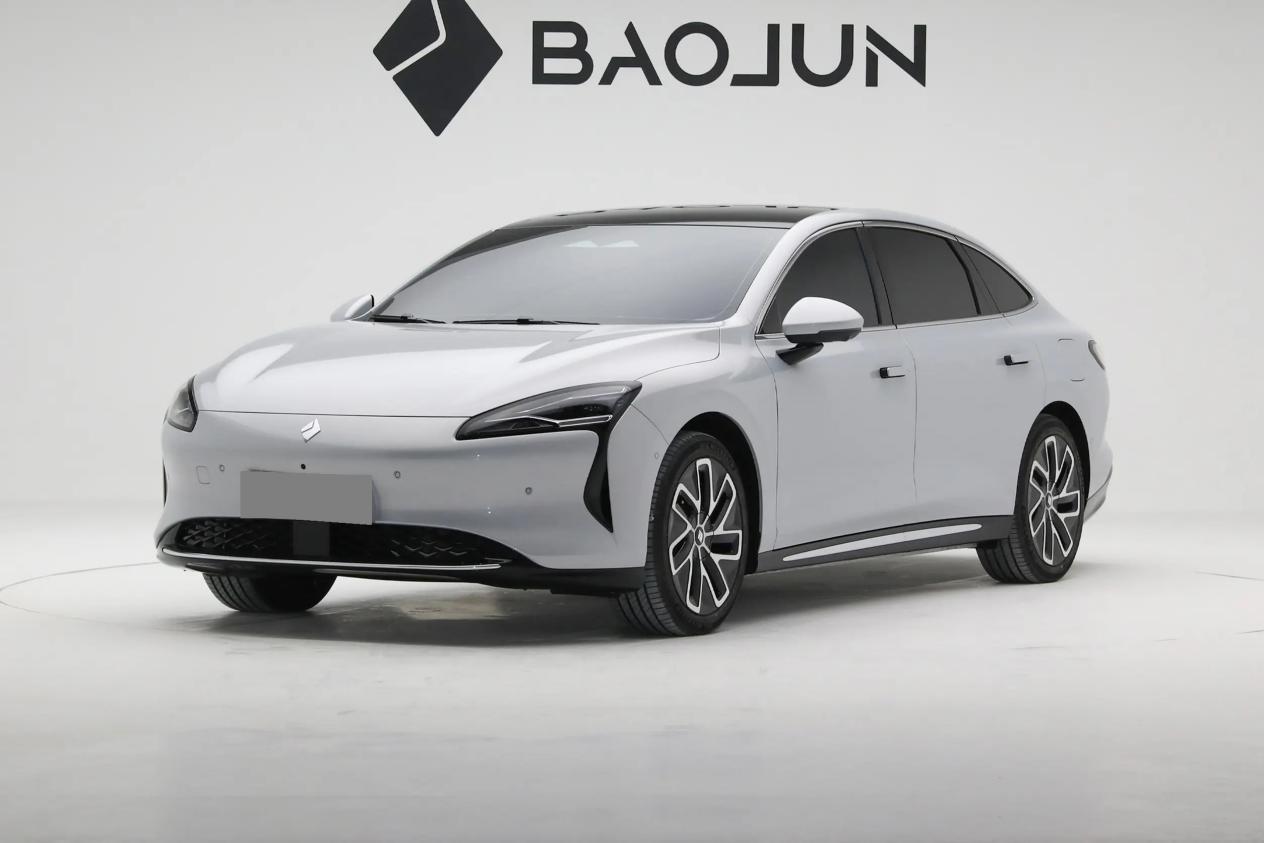 12万级C级车，超5米，39处软包，入门即高配，搭高阶智驾，家用香