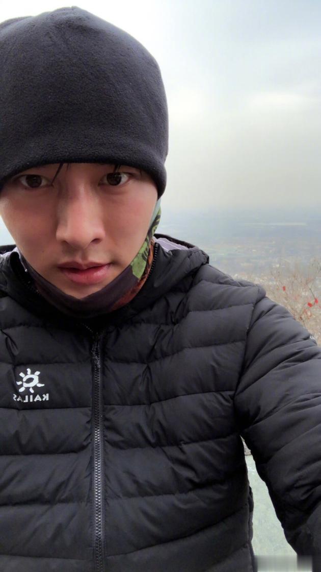 离婚6年,吃完李小璐“红利”的贾乃亮,又回到了自己的“怪圈”