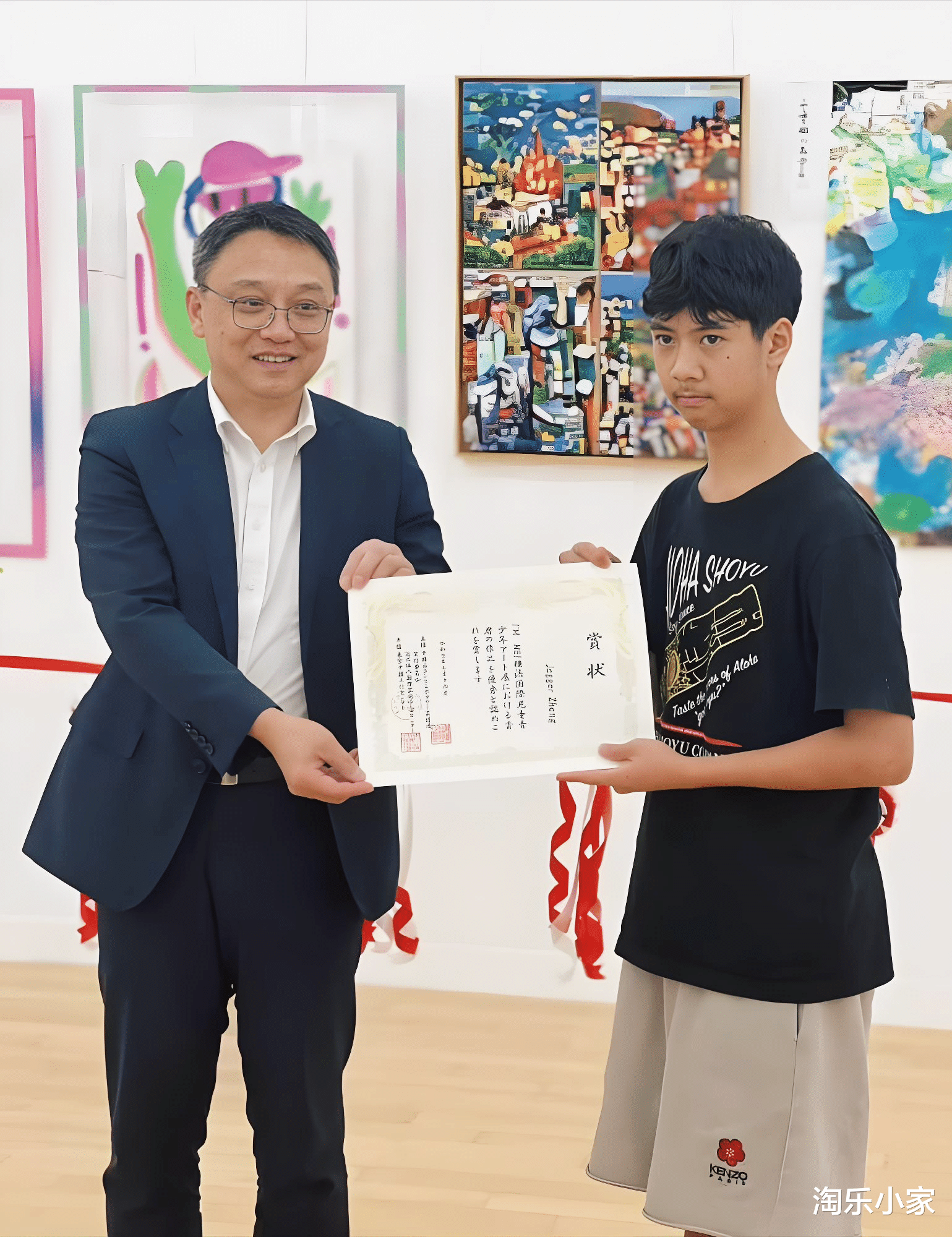 郑钧刘芸15岁儿子东京画展获奖,颜值引网友热议:这娃咋长残了?