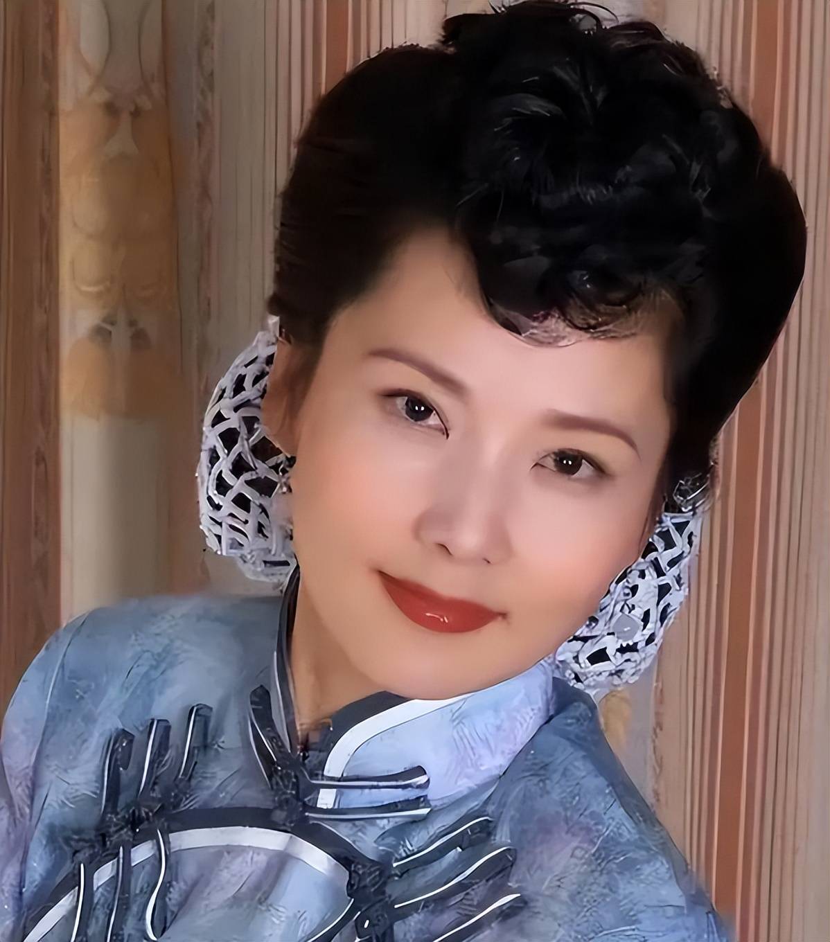 因长相太美曾无人敢追,父亲为她终身不娶,她的魅力究竟有多大?