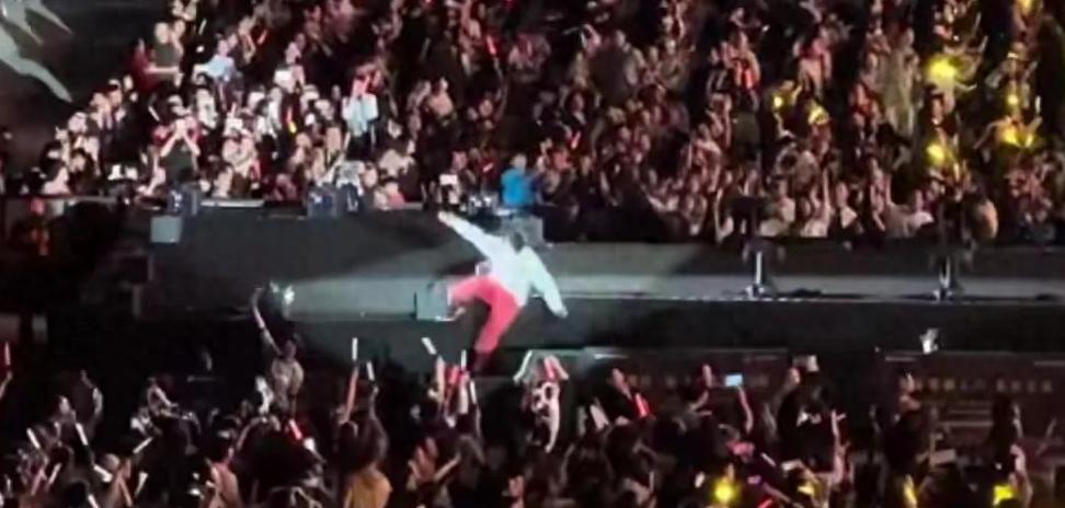 杨宗纬从2米高台摔下,头先着地、表情痛苦,知情人:肋骨断了