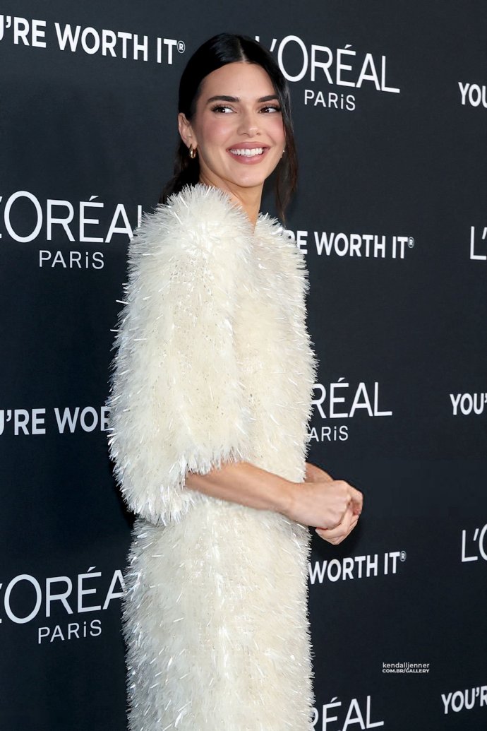 Kendall Jenner最新活动美图