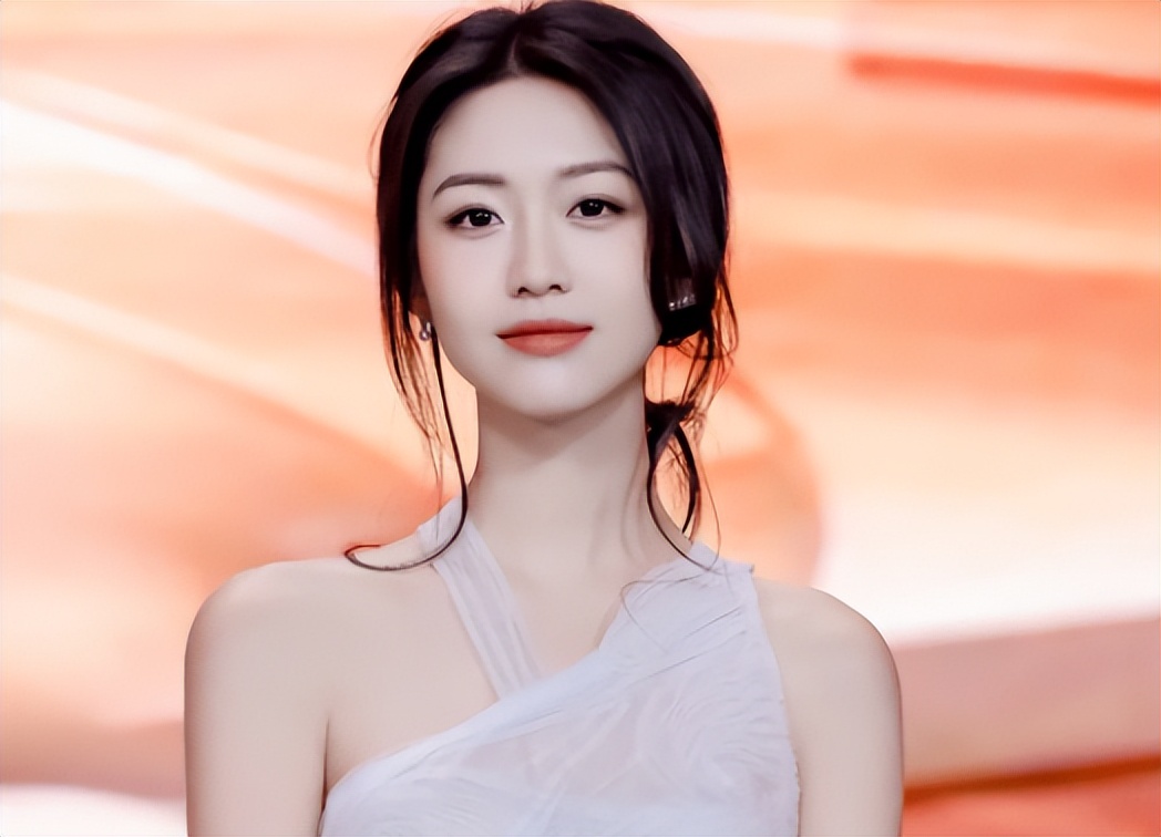 她被称京圈公主，抽烟炒CP遭痛批，如今凭女四搭档朱亚文口碑暴涨