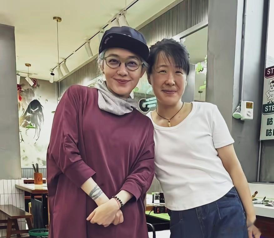 形象彻底崩塌？48岁范晓萱近照曝光，穿着土气疑似跌落神坛