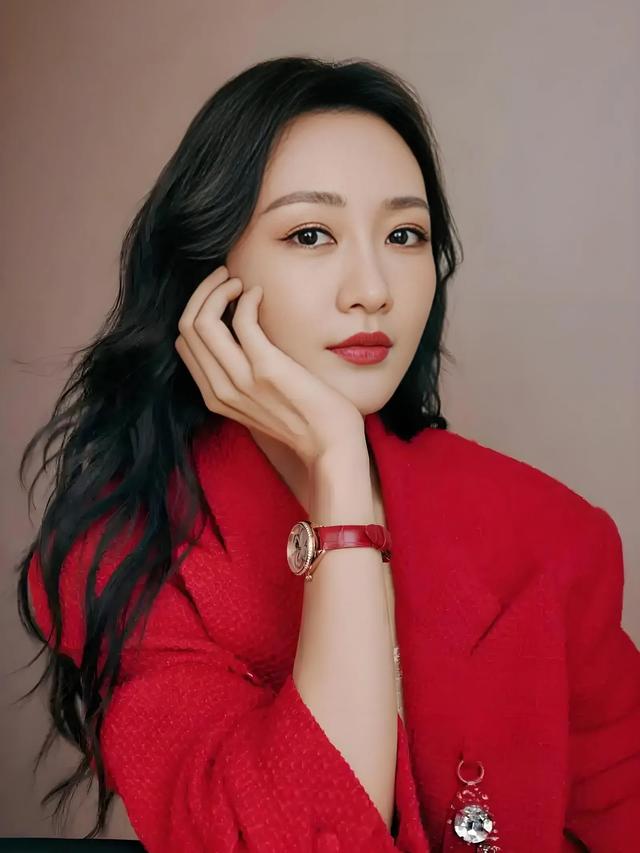 冷艳红唇御姐——王鸥