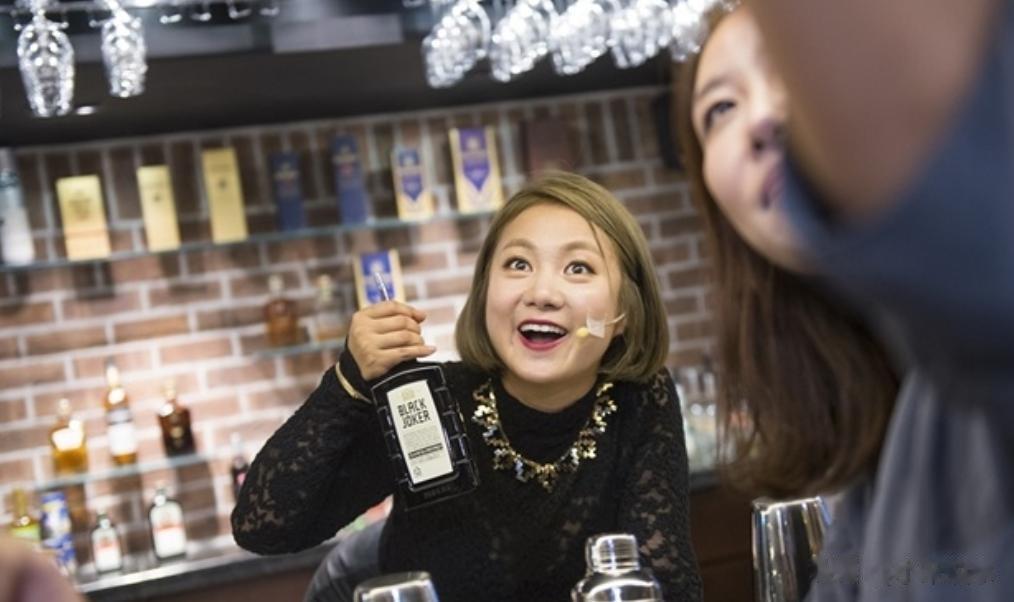 朴娜莱风波后首露面，深夜上夜校，帅男全程陪同！网友：不长记性