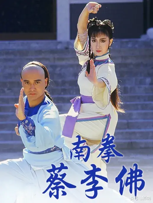 75岁谭咏麟私下视频流出,信息量大!陈百祥左拥右抱,衣服引热议