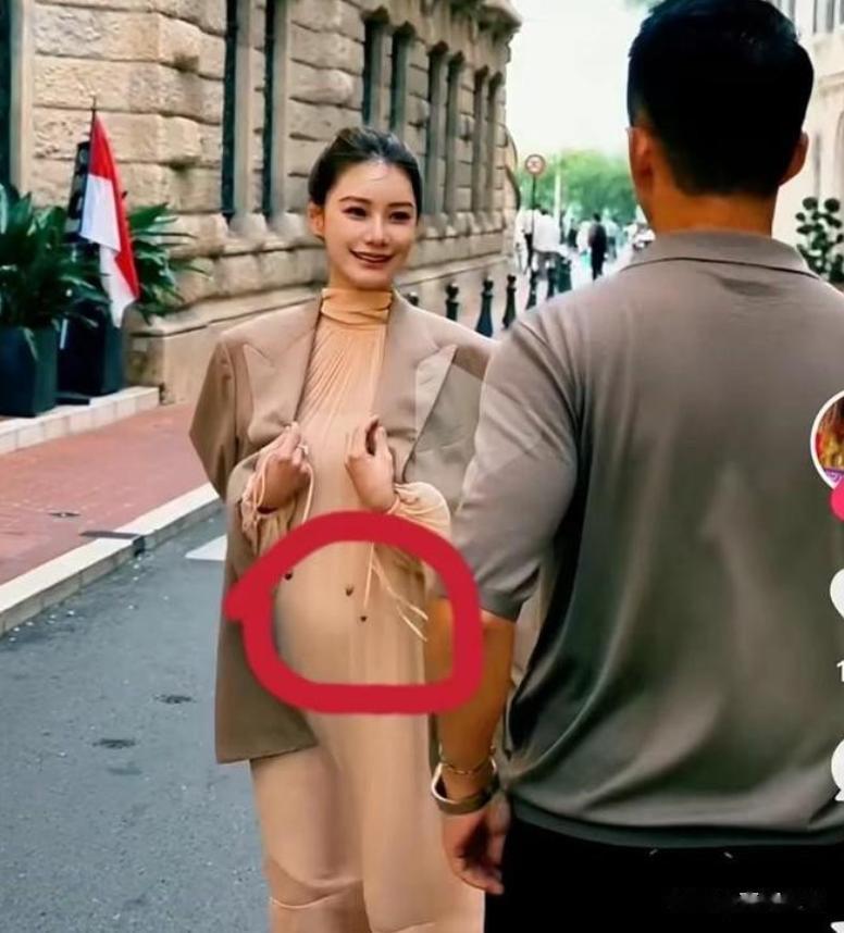 马筱梅挺孕肚露面,与汪小菲视察门店,一个举动暴露婚后真实状态