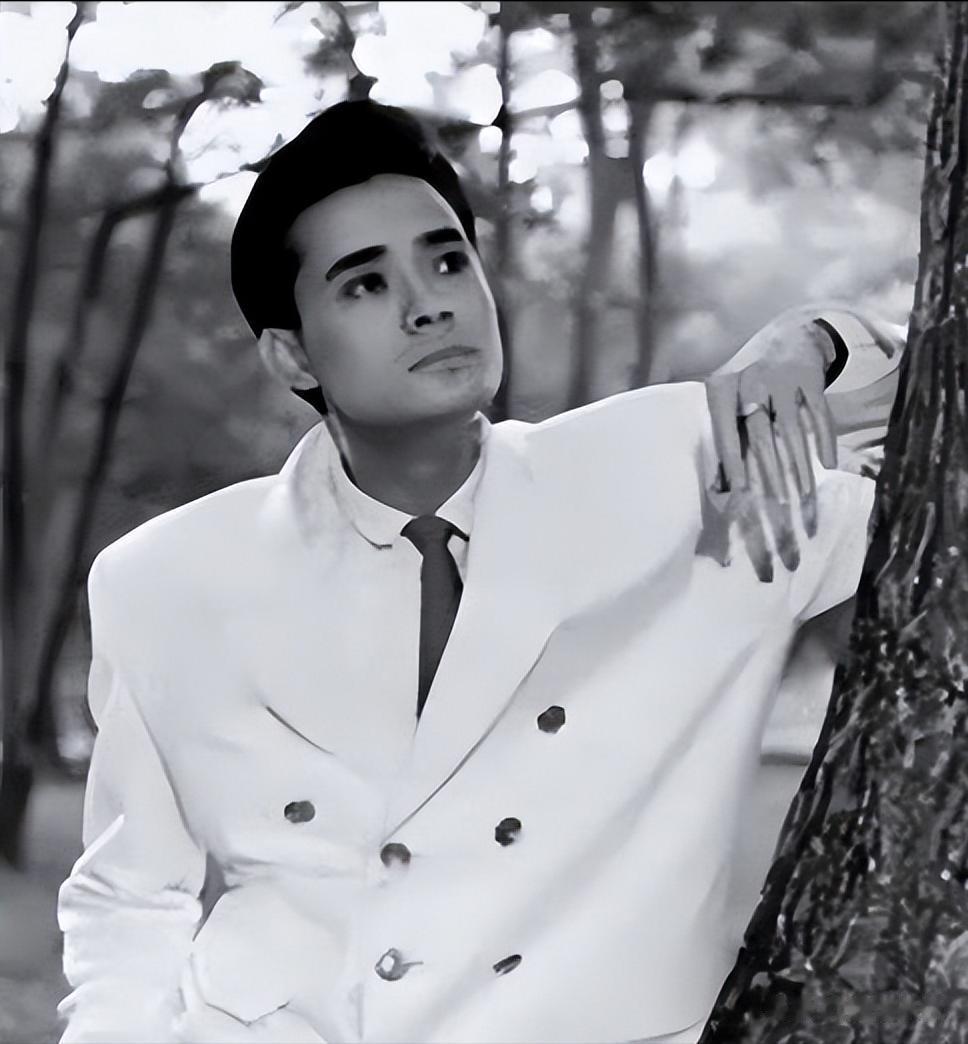 原来他早已离世，曾是广东知名歌手，40岁突然去世，一生都未结婚