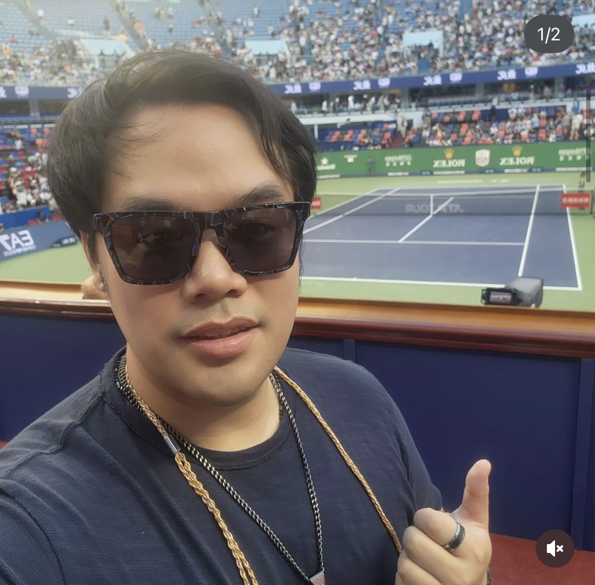 钟镇涛35岁长子晒生活近照,身材复胖手脚粗壮,远离家人长居上海