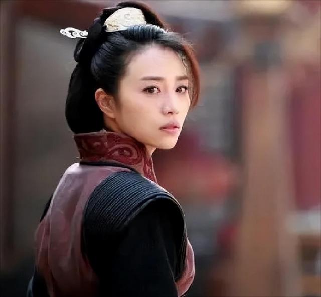 爷爷在影坛颇有威望,老公是北电院长,她却不走捷径靠演技走红