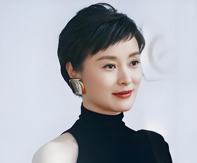 白玉兰获奖者宋佳,是颁奖者吴越的影迷,她们之间的差距一目了然